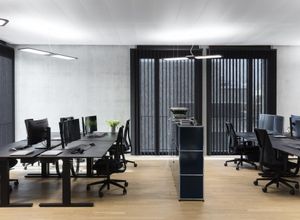 Link zur Seite Das Comeback der Vertikal-Lamellen mit Silent Gliss